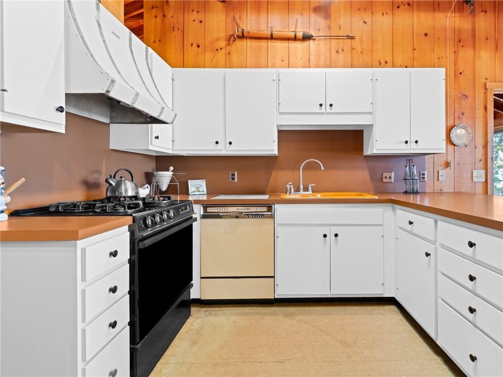 Barrington, Rhode Island, 02806, United States, 1 Bedroom Bedrooms, ,2 BathroomsBathrooms,Residential,Active,1990645