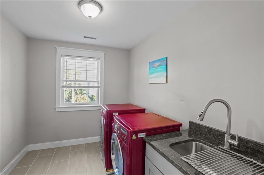 Portsmouth, Rhode Island, 02871, United States, 4 Bedrooms Bedrooms, ,4 BathroomsBathrooms,Residential,Active,1970995