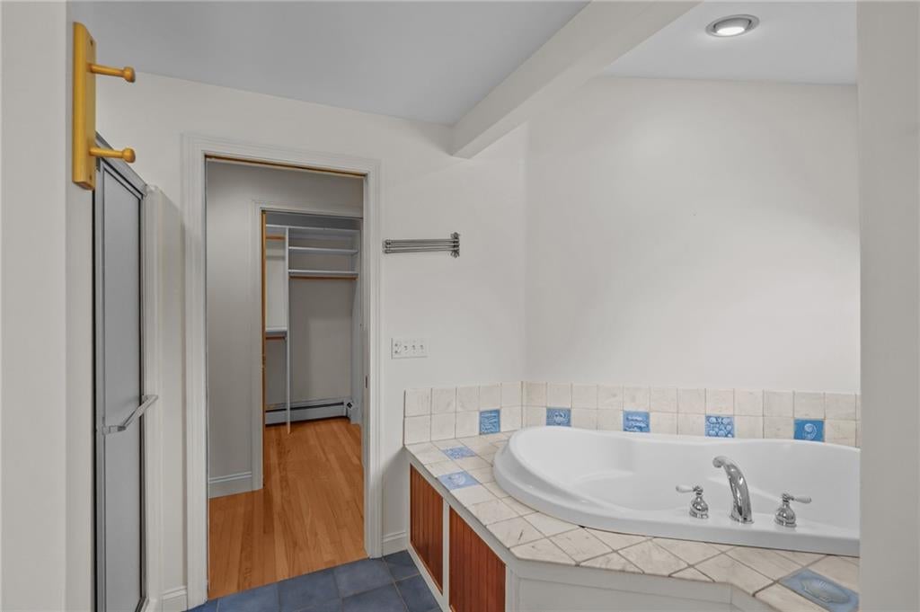 Portsmouth, Rhode Island, 02871, United States, 5 Bedrooms Bedrooms, ,3 BathroomsBathrooms,Residential,Active,1927643