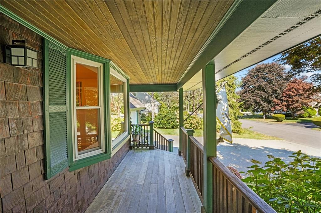 Portsmouth, Rhode Island, 02871, United States, 5 Bedrooms Bedrooms, ,3 BathroomsBathrooms,Residential,Active,1927643