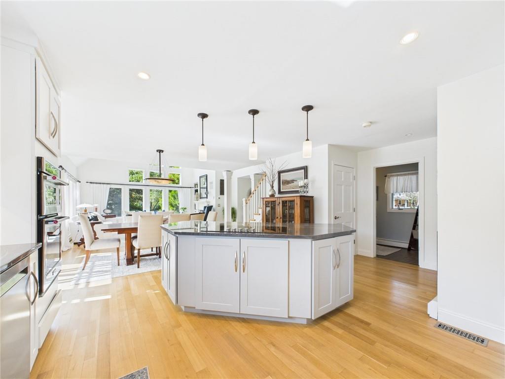 South Kingstown, Rhode Island, 02879, United States, 3 Bedrooms Bedrooms, ,3 BathroomsBathrooms,Residential,Pending,1920270