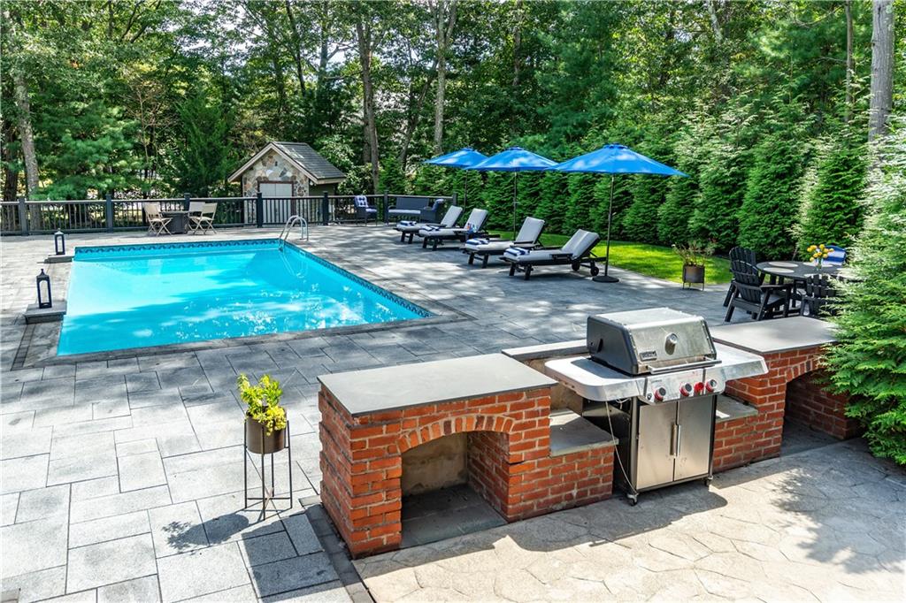 Smithfield, Rhode Island, 02917, United States, 4 Bedrooms Bedrooms, ,3 BathroomsBathrooms,Residential,Active,1929673