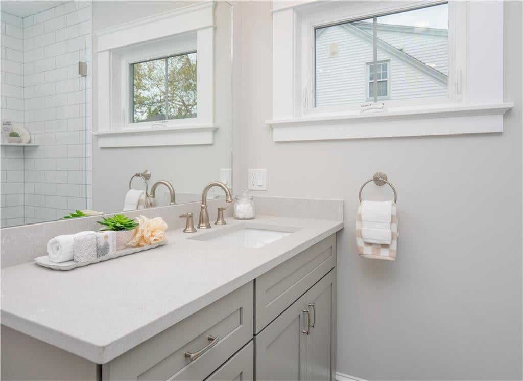 Newport, Rhode Island, 02840, United States, 4 Bedrooms Bedrooms, ,4 BathroomsBathrooms,Residential,Active,1973265