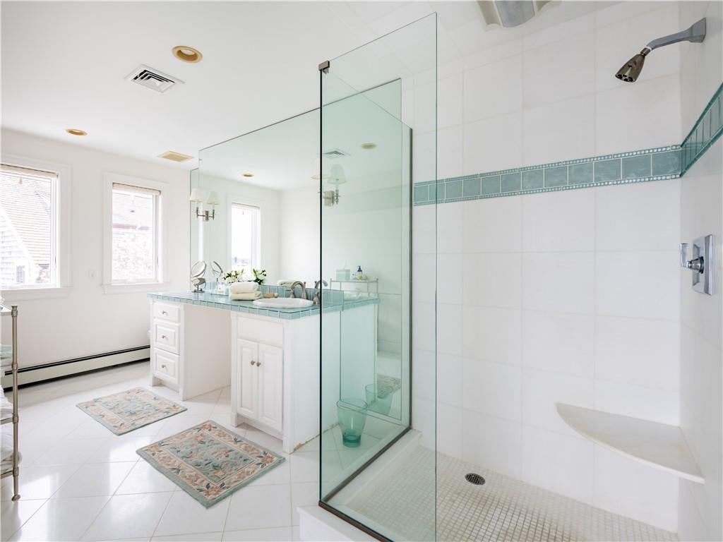 Newport, Rhode Island, 02840, United States, ,3 BathroomsBathrooms,Residential,Active,1790147