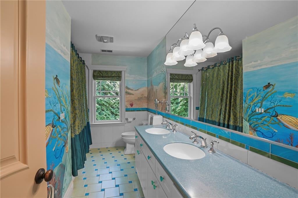 Narragansett, Rhode Island, 02882, United States, 4 Bedrooms Bedrooms, ,4 BathroomsBathrooms,Residential,Active,1929419