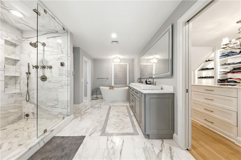 Smithfield, Rhode Island, 02917, United States, 4 Bedrooms Bedrooms, ,7 BathroomsBathrooms,Residential,Active,1944274