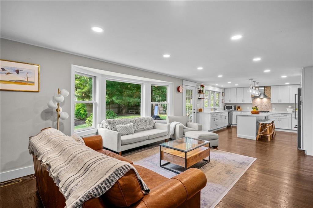 Barrington, Rhode Island, 02806, United States, 4 Bedrooms Bedrooms, ,4 BathroomsBathrooms,Residential,Active,1942364