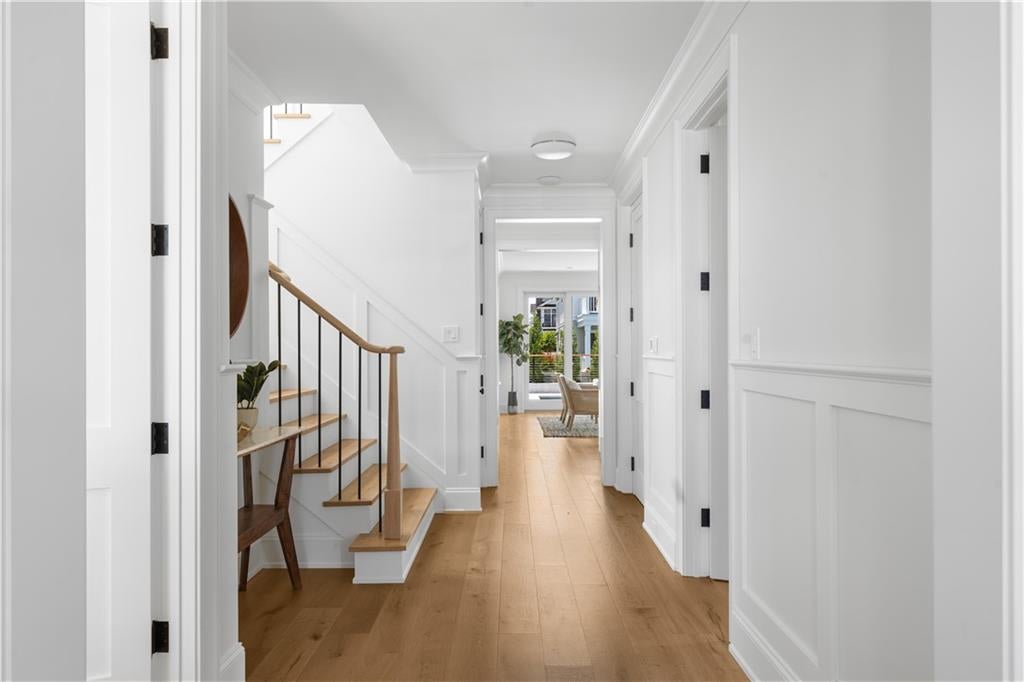 Narragansett, Rhode Island, 02882, United States, 4 Bedrooms Bedrooms, ,5 BathroomsBathrooms,Residential,Active,1986874