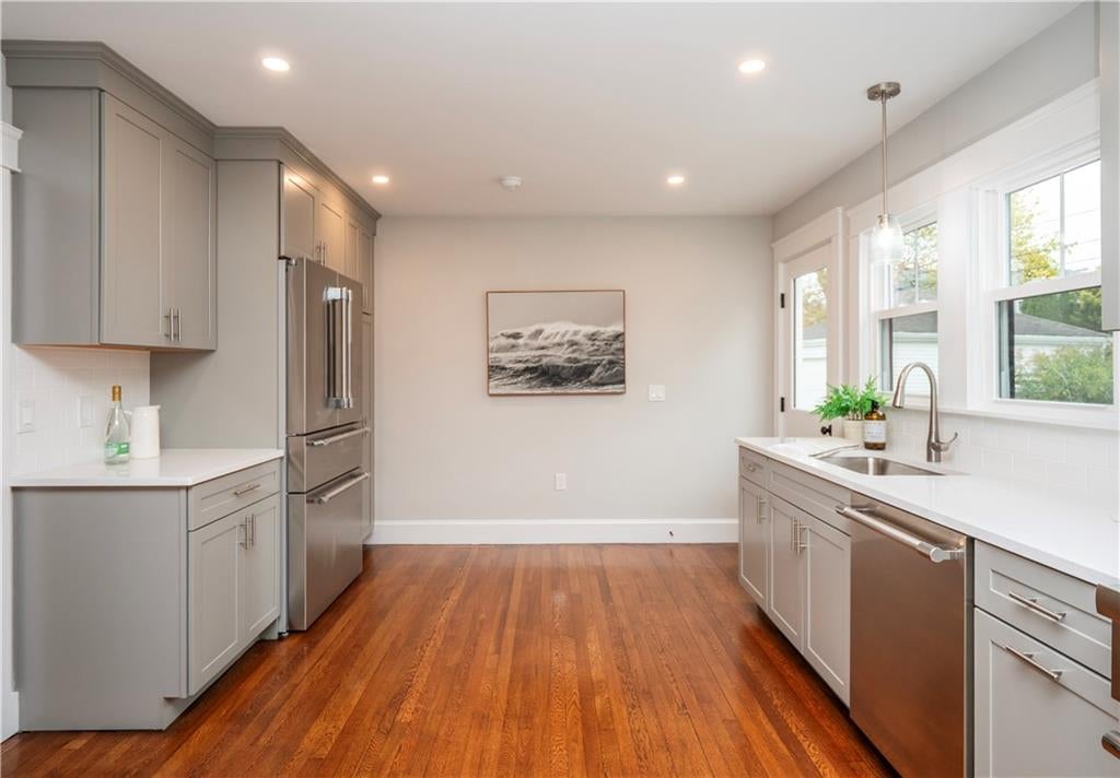 Newport, Rhode Island, 02840, United States, 4 Bedrooms Bedrooms, ,4 BathroomsBathrooms,Residential,Active,1973265