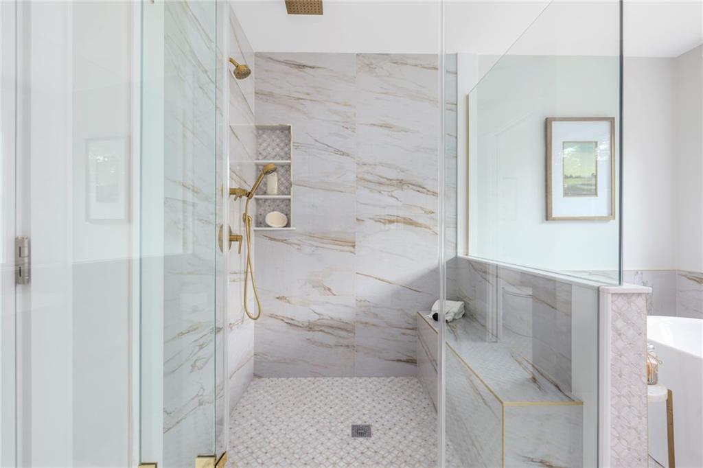 East Greenwich, Rhode Island, 02818, United States, 5 Bedrooms Bedrooms, ,4 BathroomsBathrooms,Residential,Active,1993976