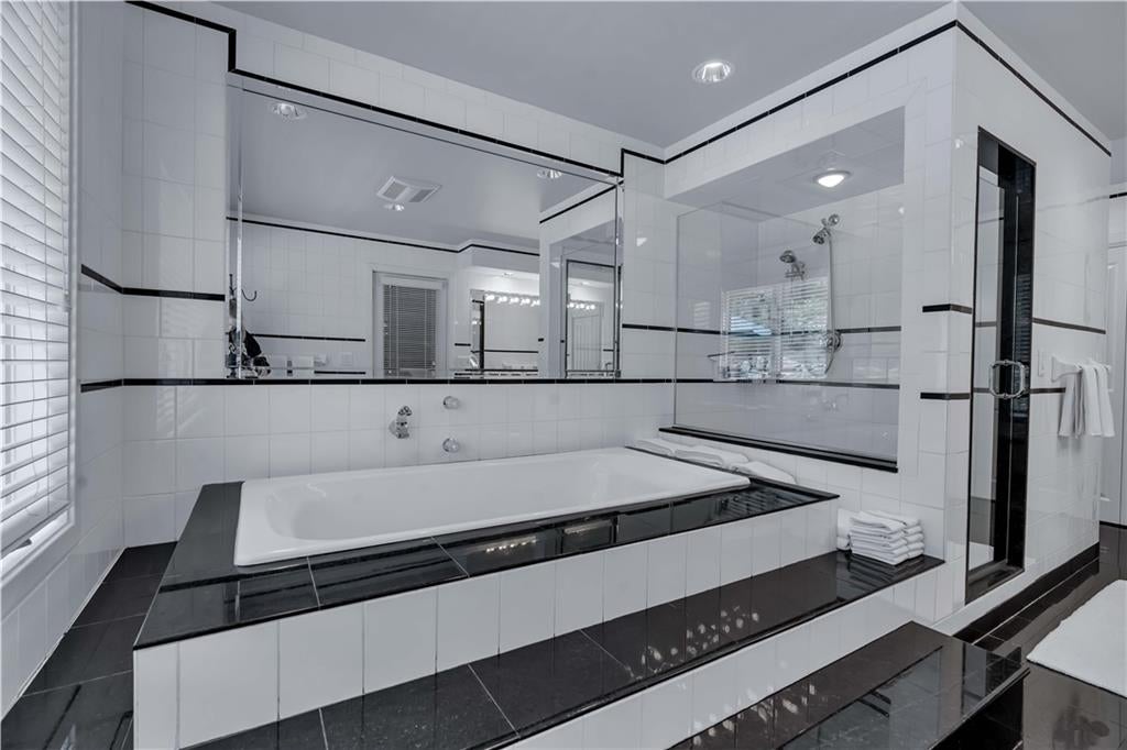 Lincoln, Rhode Island, 02865, United States, 4 Bedrooms Bedrooms, ,3 BathroomsBathrooms,Residential,Active,1964506