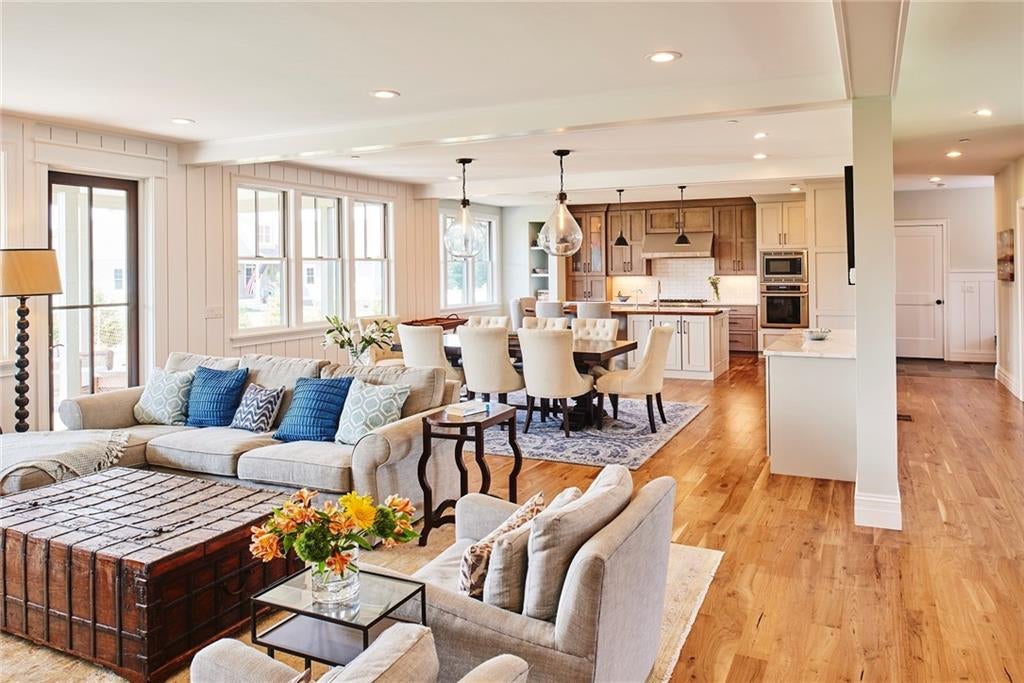 East Greenwich, Rhode Island, 02818, United States, 4 Bedrooms Bedrooms, ,3 BathroomsBathrooms,Residential,Active,1985576