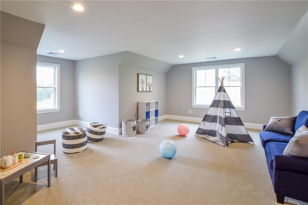 North Kingstown, Rhode Island, 02852, United States, 4 Bedrooms Bedrooms, ,3 BathroomsBathrooms,Residential,Active,1965845