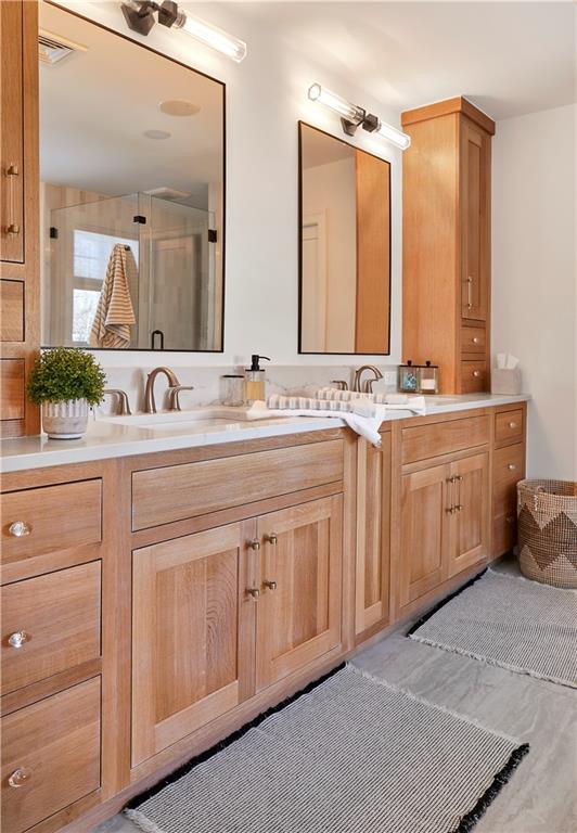 East Greenwich, Rhode Island, 02818, United States, 5 Bedrooms Bedrooms, ,4 BathroomsBathrooms,Residential,Active,1985577