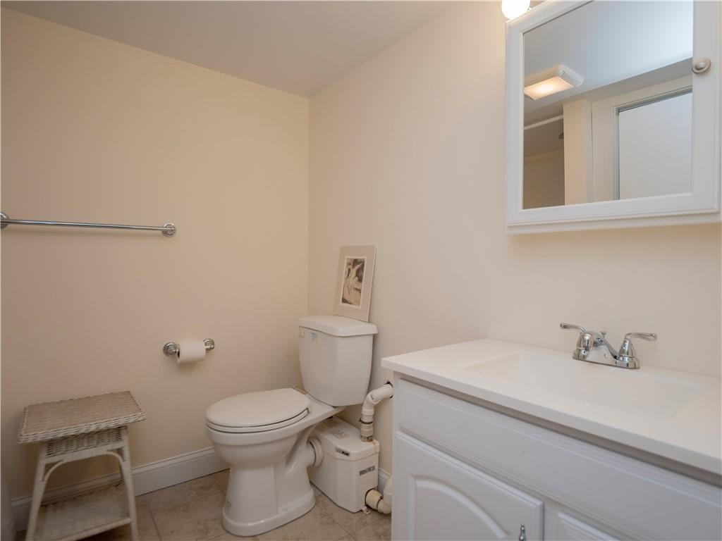 Newport, Rhode Island, 02840, United States, 4 Bedrooms Bedrooms, ,5 BathroomsBathrooms,Residential,Active,1893238