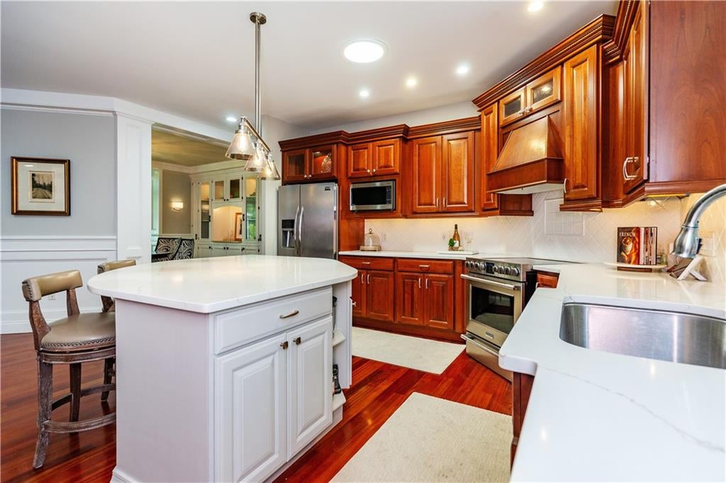 Smithfield, Rhode Island, 02917, United States, 4 Bedrooms Bedrooms, ,3 BathroomsBathrooms,Residential,Active,1929673