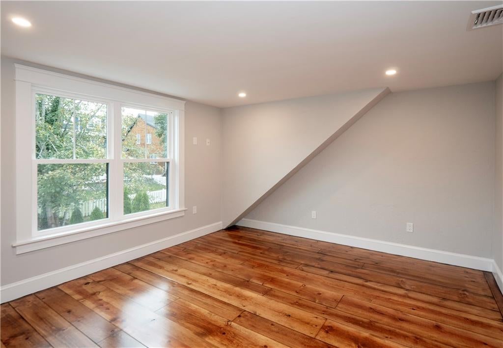 Newport, Rhode Island, 02840, United States, 4 Bedrooms Bedrooms, ,4 BathroomsBathrooms,Residential,Active,1973265