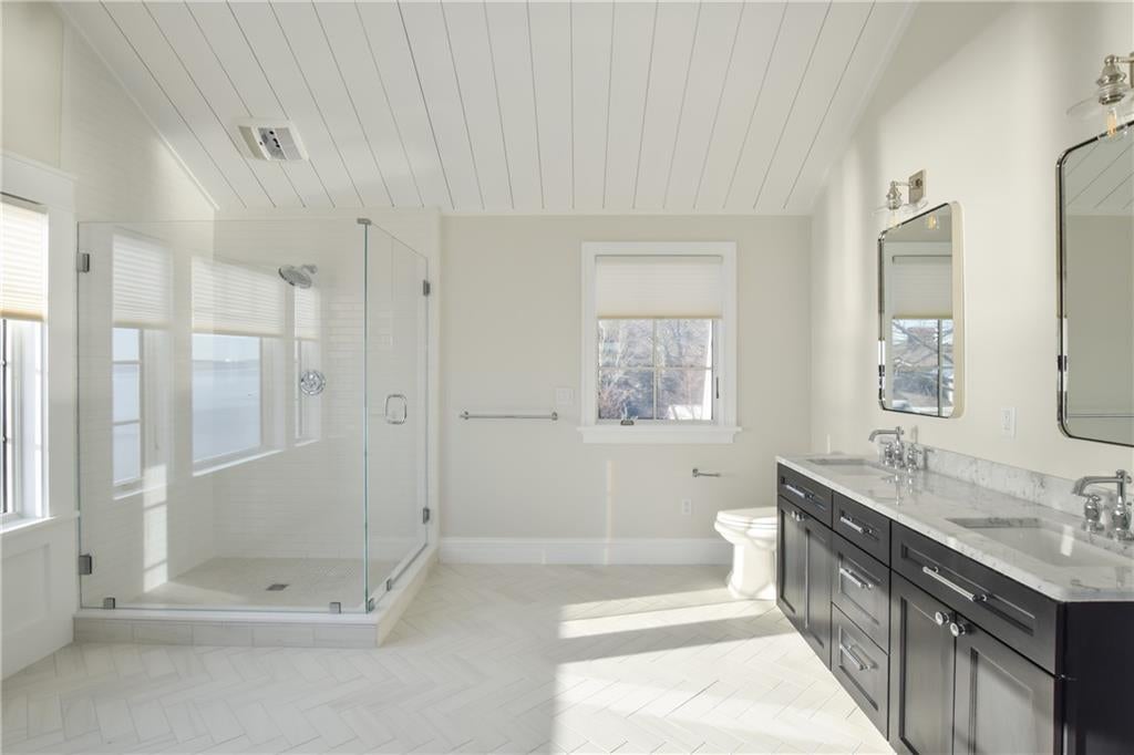 East Greenwich, Rhode Island, 02818, United States, 5 Bedrooms Bedrooms, ,5 BathroomsBathrooms,Residential,Active,1985571