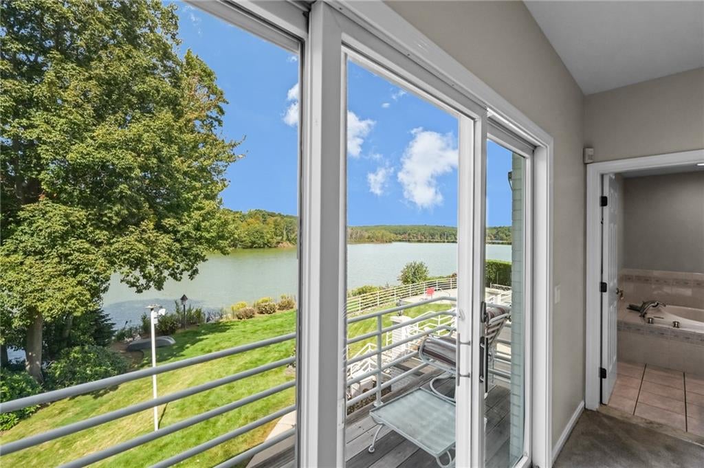 North Providence, Rhode Island, 02904, United States, 3 Bedrooms Bedrooms, ,4 BathroomsBathrooms,Residential,Active,1945229