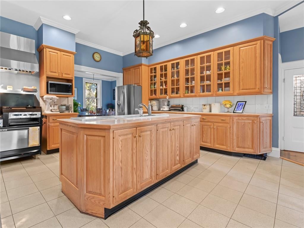 Warwick, Rhode Island, 02818, United States, 5 Bedrooms Bedrooms, ,4 BathroomsBathrooms,Residential,Active,2006818