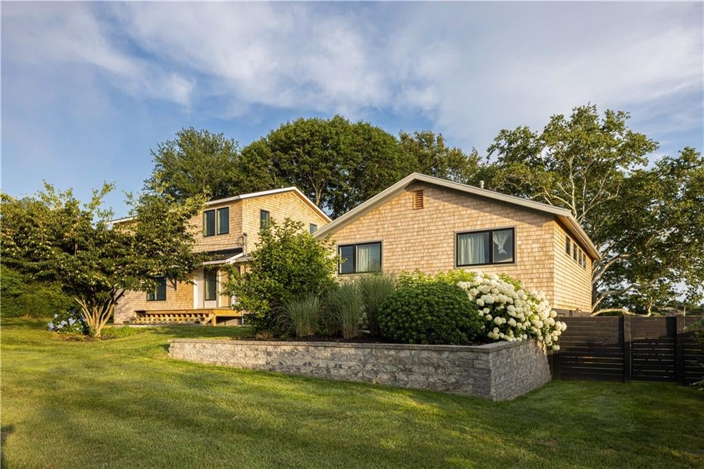 Middletown, Rhode Island, 02842, United States, 5 Bedrooms Bedrooms, ,4 BathroomsBathrooms,Residential,Active,1892610