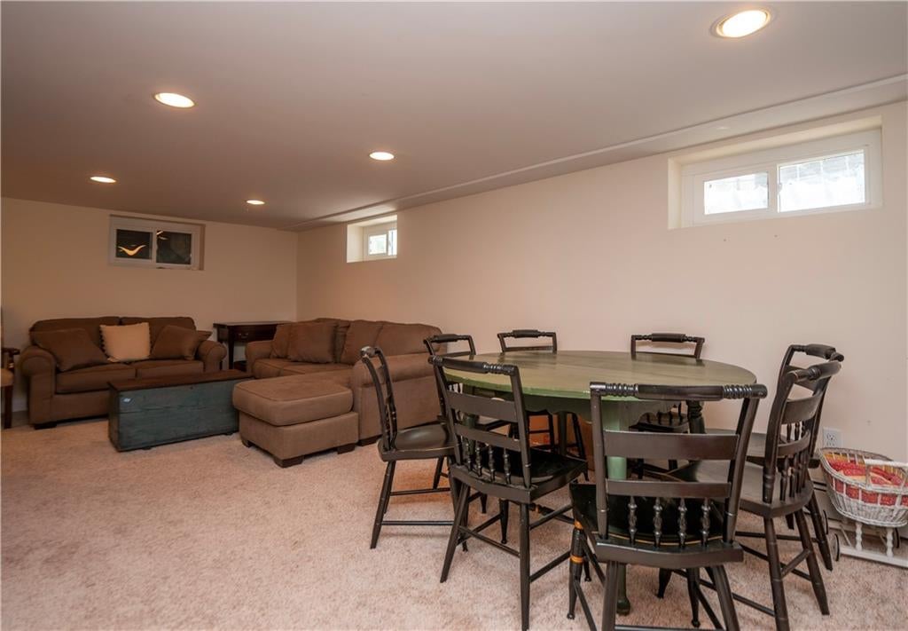 Newport, Rhode Island, 02840, United States, 4 Bedrooms Bedrooms, ,5 BathroomsBathrooms,Residential,Active,1893238