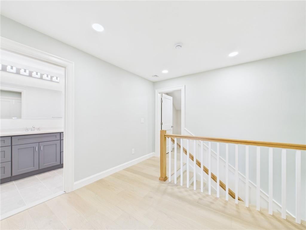 North Kingstown, Rhode Island, 02852, United States, 3 Bedrooms Bedrooms, ,3 BathroomsBathrooms,Residential,Active,1929459