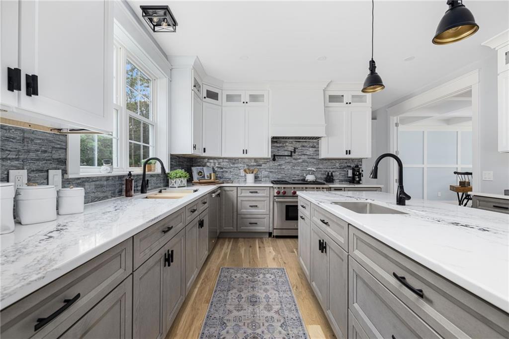 East Greenwich, Rhode Island, 02818, United States, 5 Bedrooms Bedrooms, ,4 BathroomsBathrooms,Residential,Active,1993976