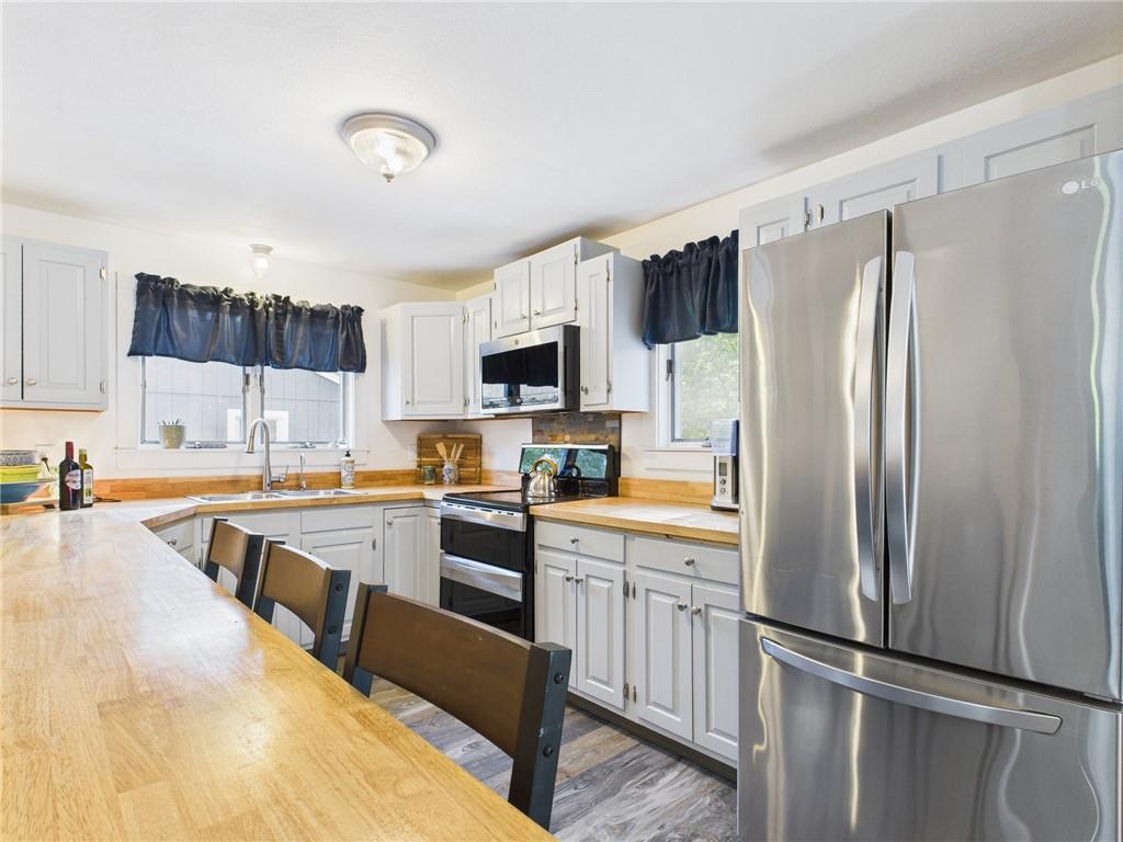 Narragansett, Rhode Island, 02882, United States, 4 Bedrooms Bedrooms, ,3 BathroomsBathrooms,Residential,Active,1862887