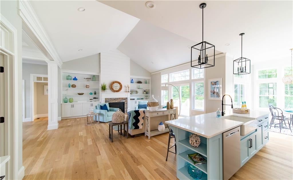 Cranston, Rhode Island, 02920, United States, 4 Bedrooms Bedrooms, ,3 BathroomsBathrooms,Residential,Active,1985589