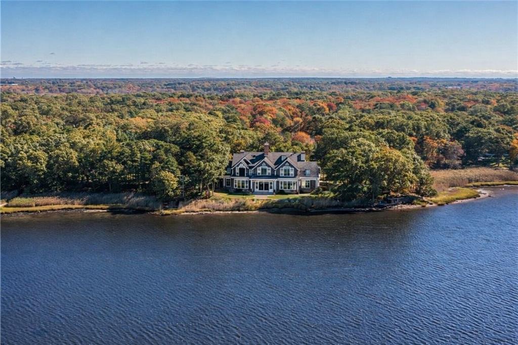 Barrington, Rhode Island, 02806, United States, 1 Bedroom Bedrooms, ,2 BathroomsBathrooms,Residential,Active,2010902