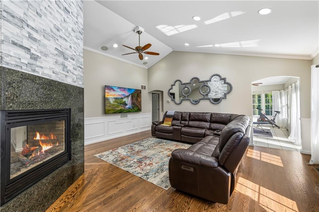 Smithfield, Rhode Island, 02917, United States, 3 Bedrooms Bedrooms, ,2 BathroomsBathrooms,Residential,Active,1954415