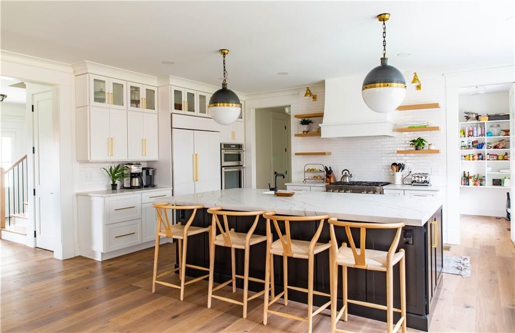 East Greenwich, Rhode Island, 02818, United States, ,3 BathroomsBathrooms,Residential,Active,1718901