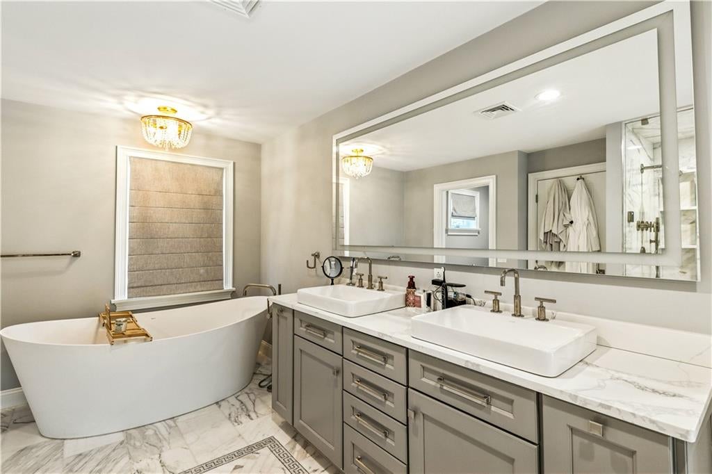 Smithfield, Rhode Island, 02917, United States, 4 Bedrooms Bedrooms, ,7 BathroomsBathrooms,Residential,Active,1944274