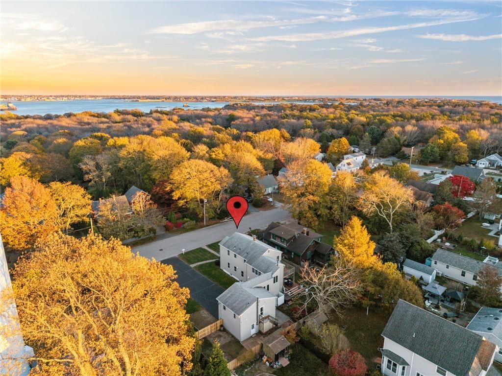 Jamestown, Rhode Island, 02835, United States, 6 Bedrooms Bedrooms, ,4 BathroomsBathrooms,Residential,Active,1987266