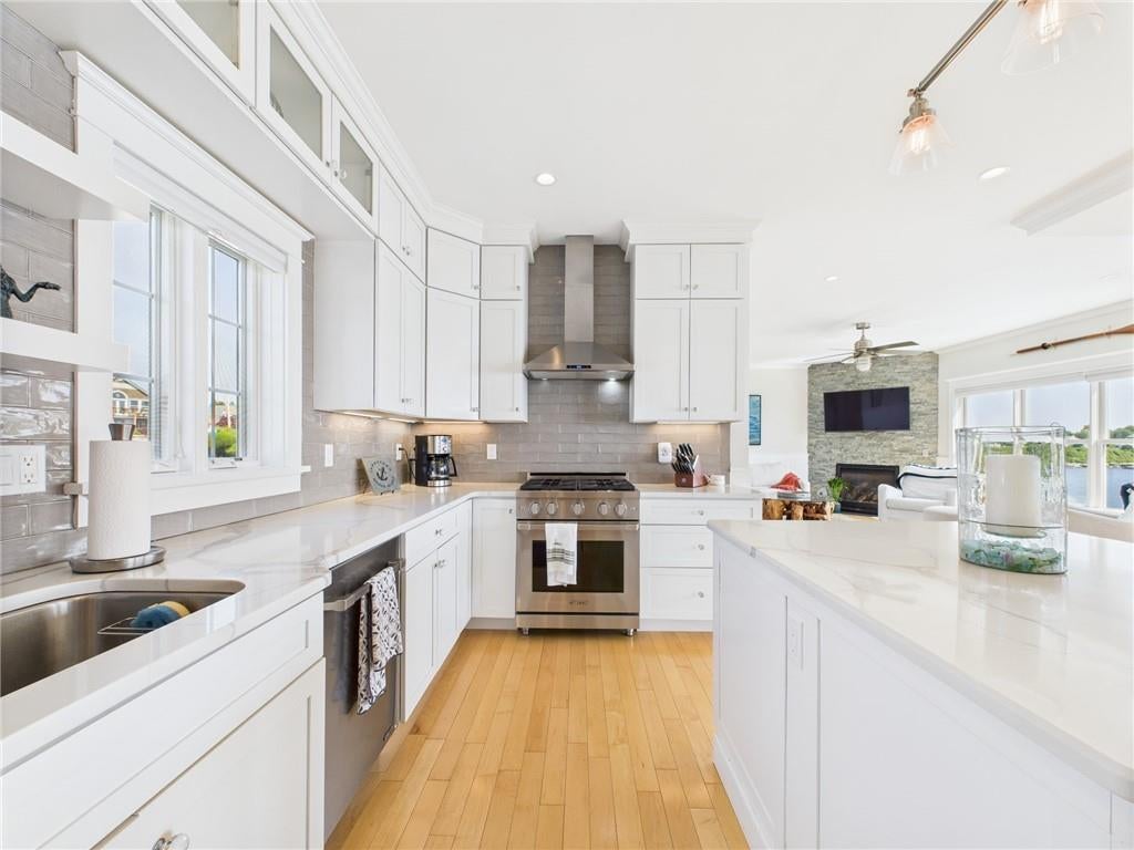 Jamestown, Rhode Island, 02835, United States, 3 Bedrooms Bedrooms, ,3 BathroomsBathrooms,Residential,Active,1904752
