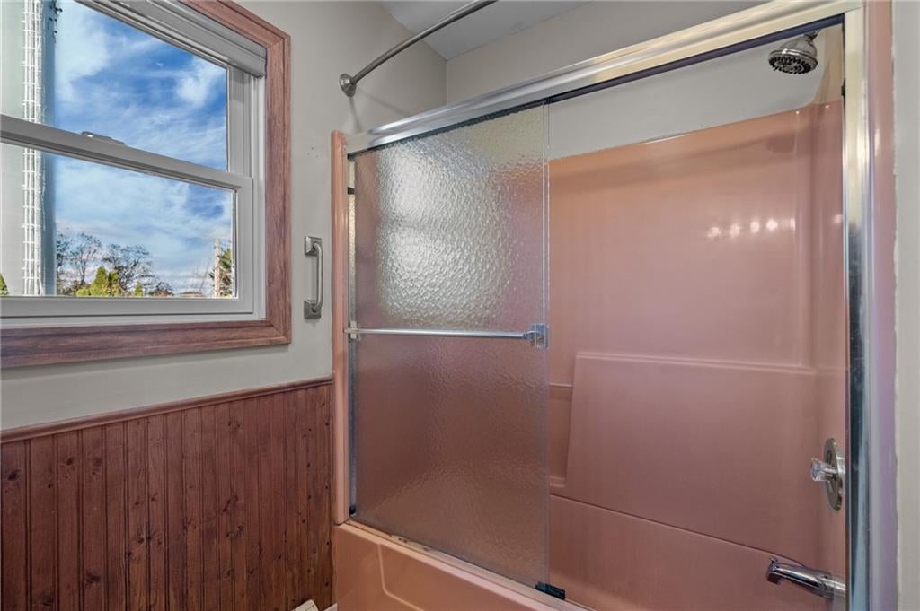 Jamestown, Rhode Island, 02835, United States, 6 Bedrooms Bedrooms, ,4 BathroomsBathrooms,Residential,Active,1987266