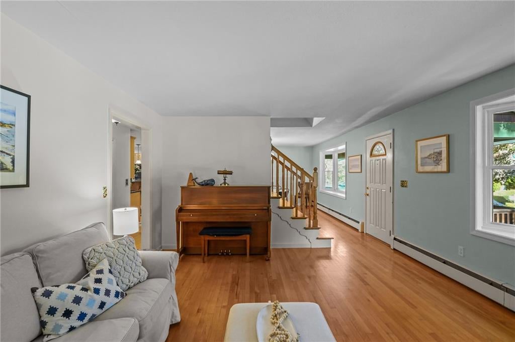Portsmouth, Rhode Island, 02871, United States, 5 Bedrooms Bedrooms, ,3 BathroomsBathrooms,Residential,Active,1927643