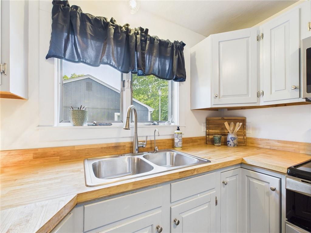 Narragansett, Rhode Island, 02882, United States, 4 Bedrooms Bedrooms, ,3 BathroomsBathrooms,Residential,Active,1862887