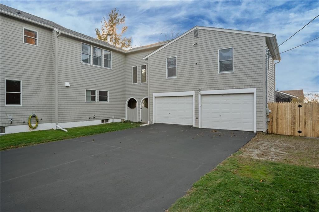 Jamestown, Rhode Island, 02835, United States, 6 Bedrooms Bedrooms, ,4 BathroomsBathrooms,Residential,Active,1987266