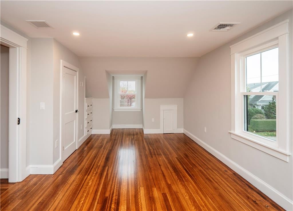 Newport, Rhode Island, 02840, United States, 4 Bedrooms Bedrooms, ,4 BathroomsBathrooms,Residential,Active,1973265