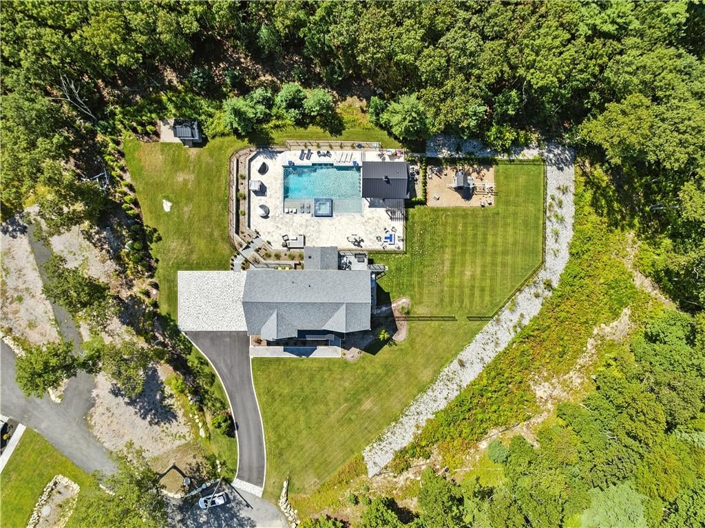 Smithfield, Rhode Island, 02917, United States, 4 Bedrooms Bedrooms, ,7 BathroomsBathrooms,Residential,Active,1944274