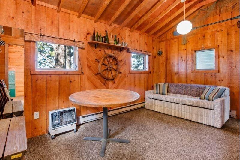 Barrington, Rhode Island, 02806, United States, 1 Bedroom Bedrooms, ,2 BathroomsBathrooms,Residential,Active,2010902