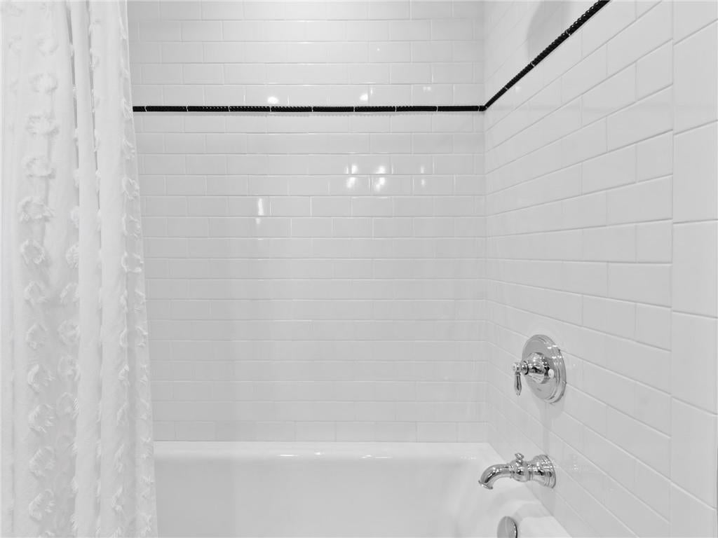 Warwick, Rhode Island, 02818, United States, 5 Bedrooms Bedrooms, ,4 BathroomsBathrooms,Residential,Active,2006818