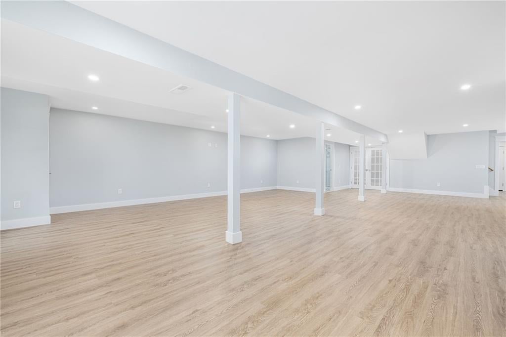 East Greenwich, Rhode Island, 02818, United States, 5 Bedrooms Bedrooms, ,4 BathroomsBathrooms,Residential,Active,1993976