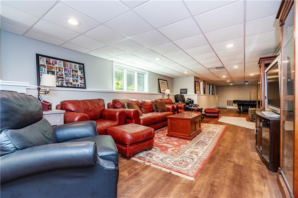 Smithfield, Rhode Island, 02917, United States, 4 Bedrooms Bedrooms, ,3 BathroomsBathrooms,Residential,Active,1929673