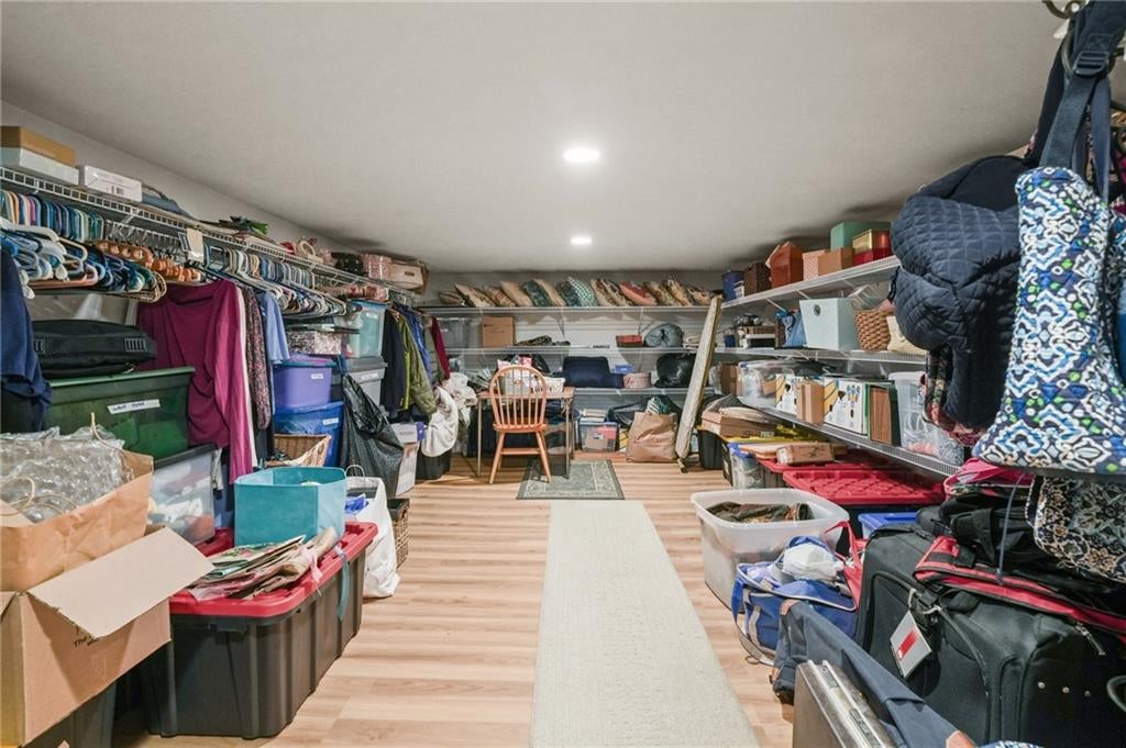 Portsmouth, Rhode Island, 02871, United States, 4 Bedrooms Bedrooms, ,3 BathroomsBathrooms,Residential,Active,1904703
