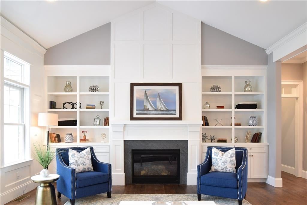 East Greenwich, Rhode Island, 02818, United States, 4 Bedrooms Bedrooms, ,3 BathroomsBathrooms,Residential,Active,1985551