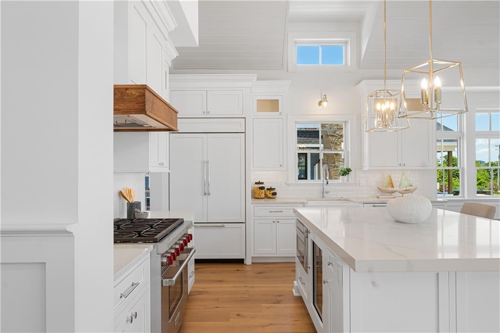 Narragansett, Rhode Island, 02882, United States, 4 Bedrooms Bedrooms, ,5 BathroomsBathrooms,Residential,Active,2006796