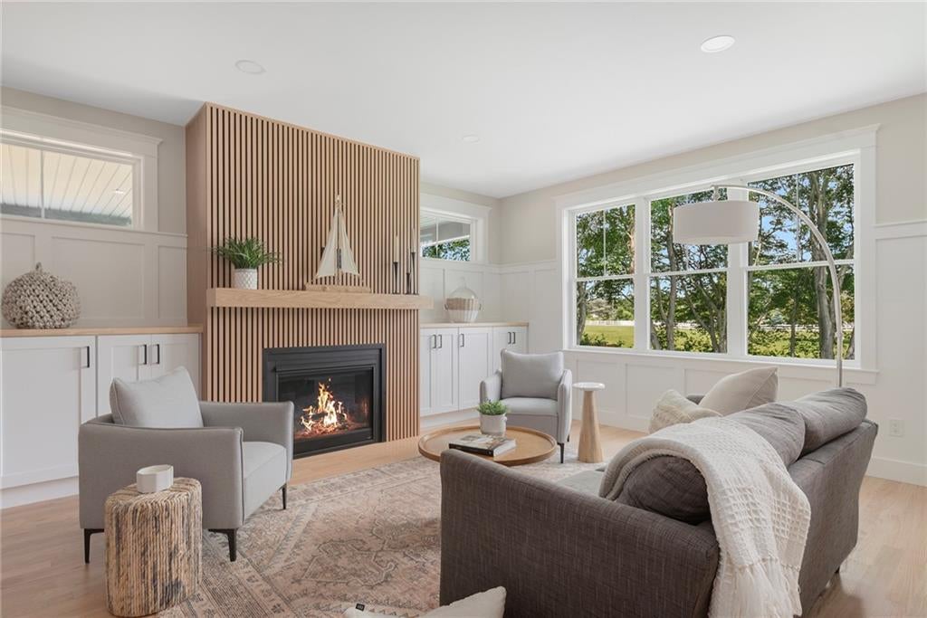 Cranston, Rhode Island, 02921, United States, 4 Bedrooms Bedrooms, ,5 BathroomsBathrooms,Residential,Active,1971004